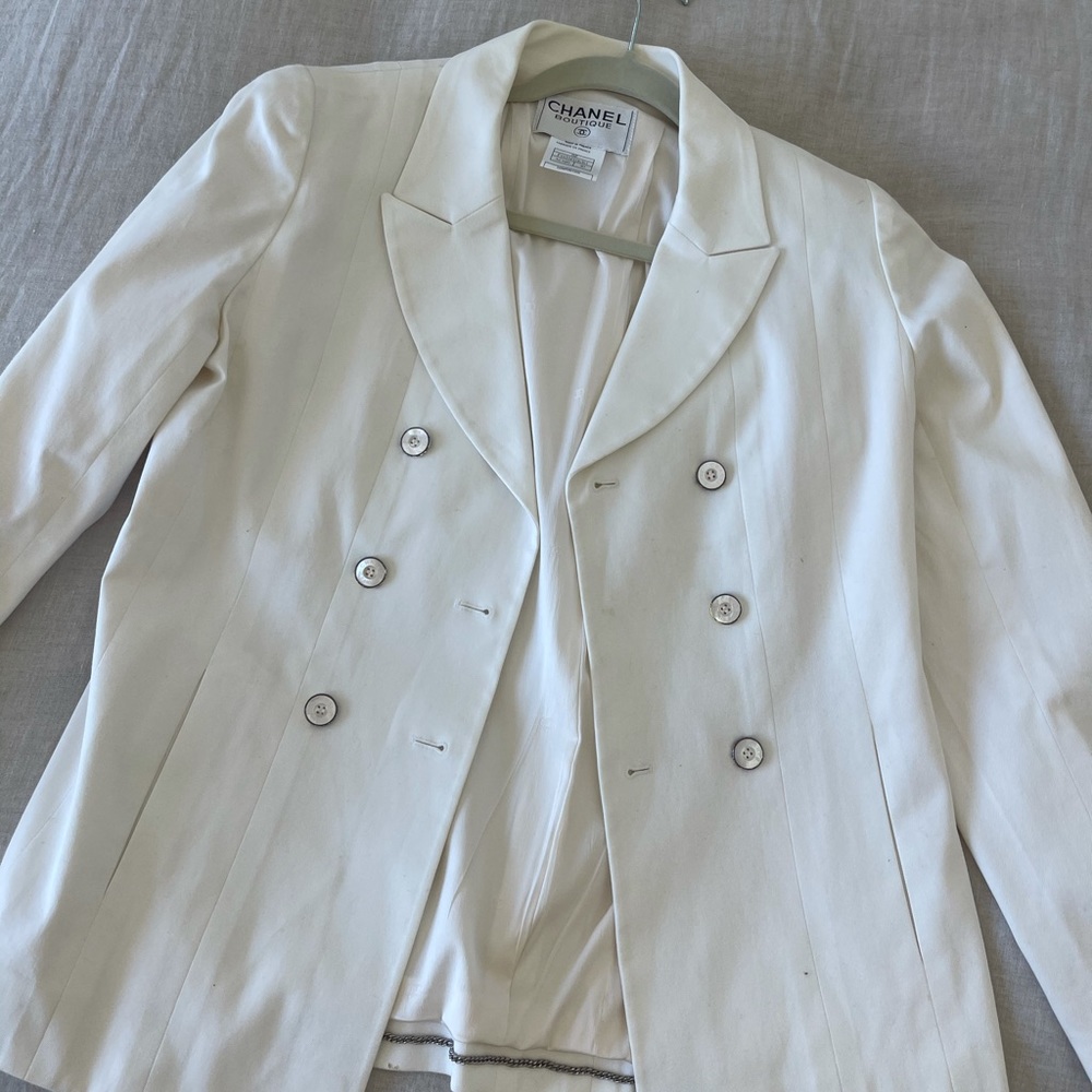 Gorgeous vintage Chanel white blazer